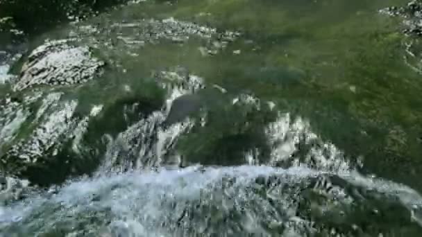 Acqua sulle rocce — Video Stock