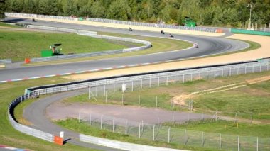 chicanes yarış pisti üzerinde