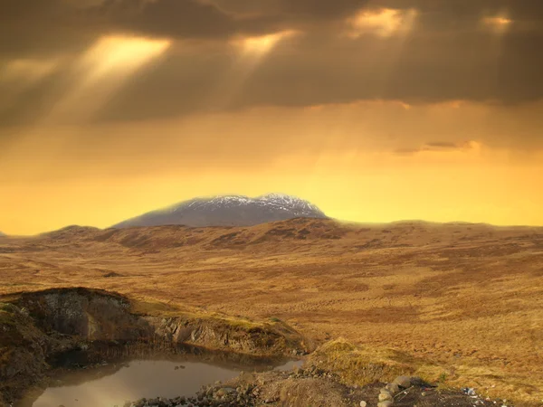 Et solrikt landskap i Skottland – stockfoto
