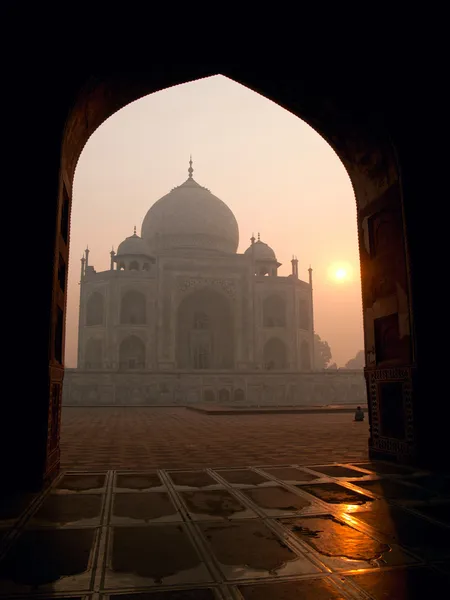 The beautiful Taj Mahal in the morning, Agra - India — Stock Photo, Image
