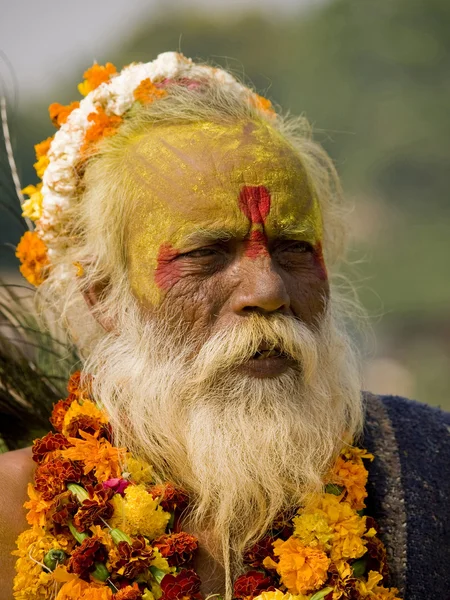 Ένας γέρος που μεταμφιέζονται για τη γιορτή του diwali — Φωτογραφία Αρχείου