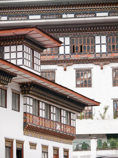 Traditionele architectuur van de bhutanese huizen, thimphu - bhutan — Stockfoto