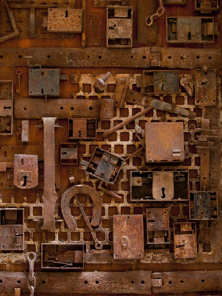 Old locks and iron combined on a rusty door — Stock Photo, Image