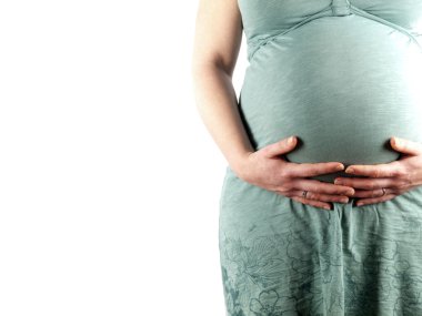 36 hafta hamile genç kadının beline tutarak
