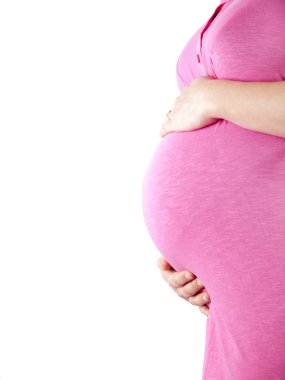 36 hafta hamile genç kadının beline tutarak pembe