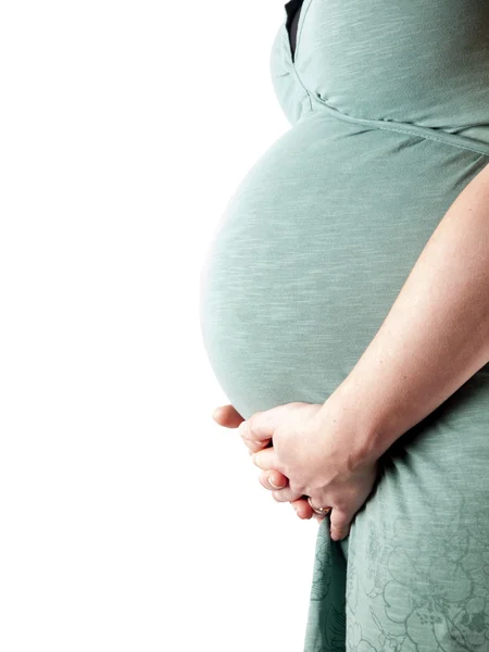 Schwangere junge Frau hält ihren Bauch — Stockfoto