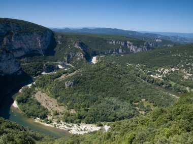 Ardèche gorge ünlü nehirde viraj