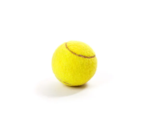 Balle de tennis jaune isolée sur fond blanc — Photo