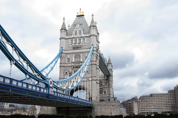 Neuer Winkel der Tower Bridge, London — Stockfoto