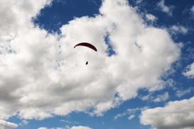 Ücretsiz uçan paraglide üzerinde