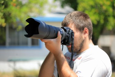 fotoğrafçı telefoto lens ile