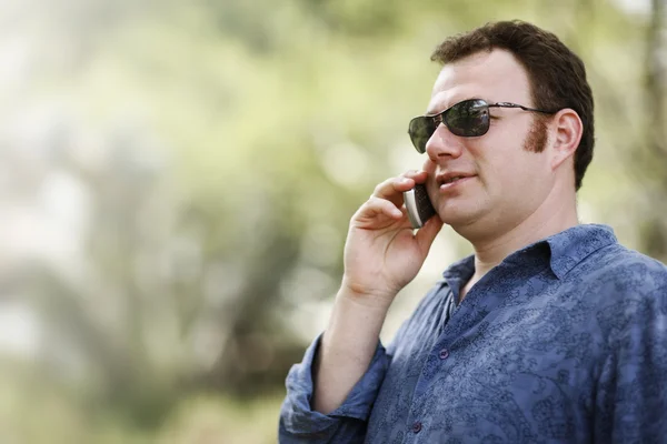 Man talking on mobile phone — Stock Photo, Image