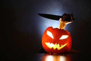 jack-o-lantern bıçak el
