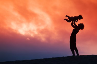 Anne kaldırma kızı