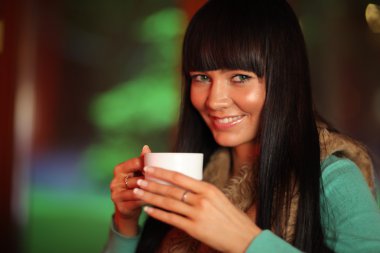 güzel bir kadın çay içme