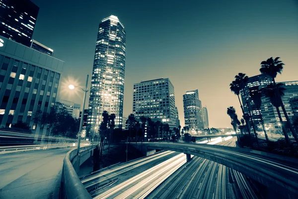 Traffico autostradale nel centro di Los Angeles — Foto Stock