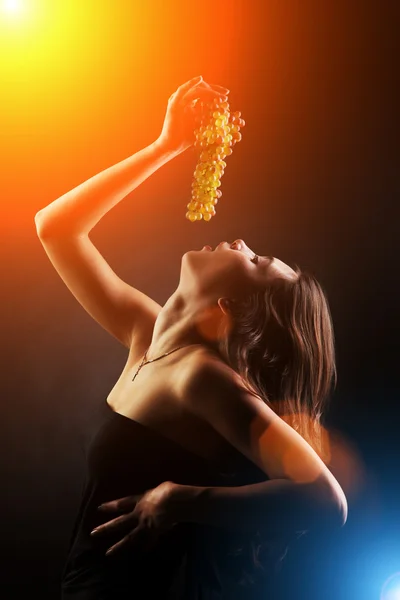 Woman with grapes — Stock Photo, Image