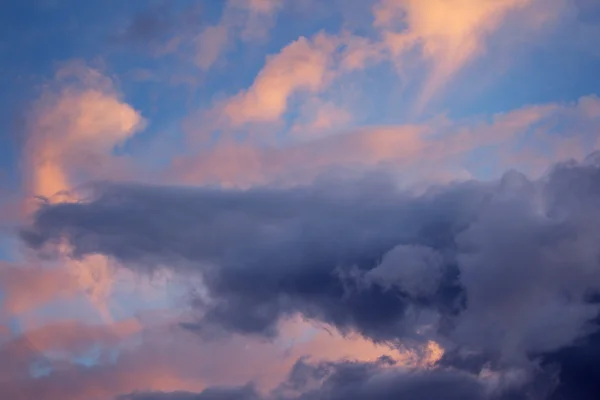 Dramatische Wolken — Stockfoto