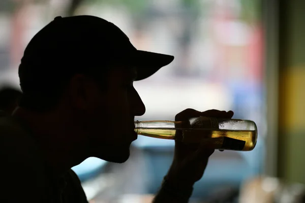 Man drinken Beer — Stockfoto
