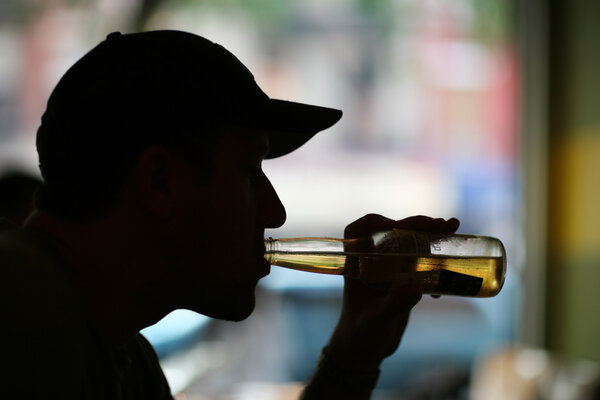 Man drinking bear