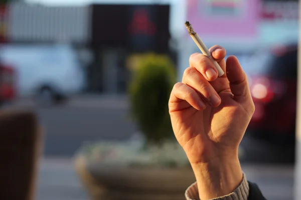 Hand with smoking cigarette — Stock Photo, Image