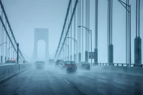 雨の日の運転の車 — ストック写真