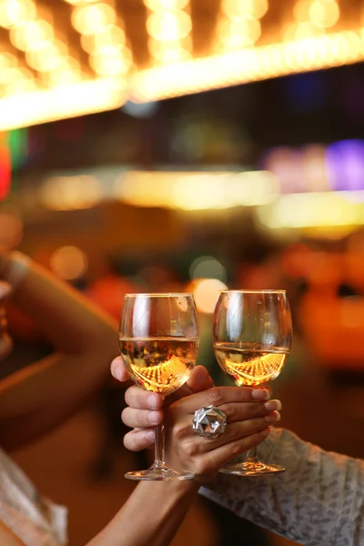 Hands holding the glasses of champagne making a toast — Stock Photo, Image