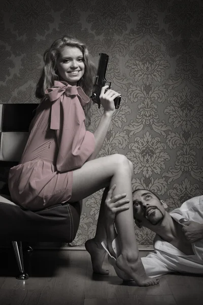 Femme avec pistolet — Photo