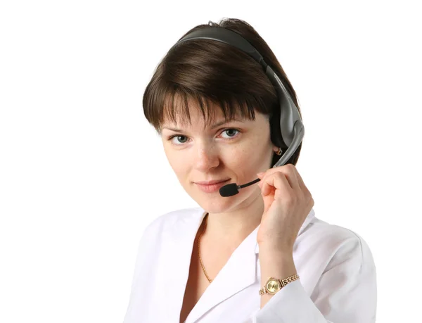 Jovem recepcionista clínica feminina usando fone de ouvido — Fotografia de Stock