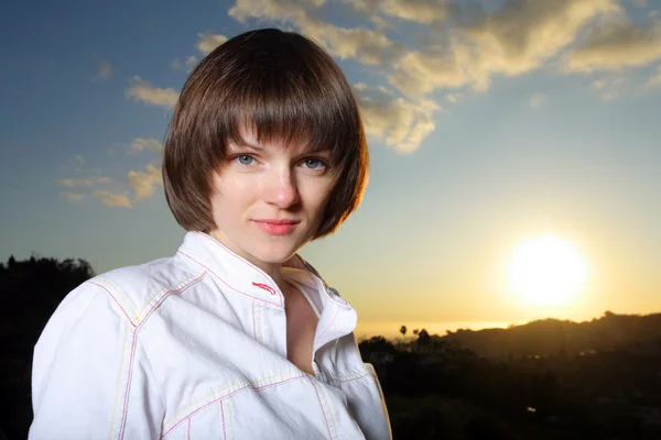 Beautiful young woman at sunset — Stock Photo, Image