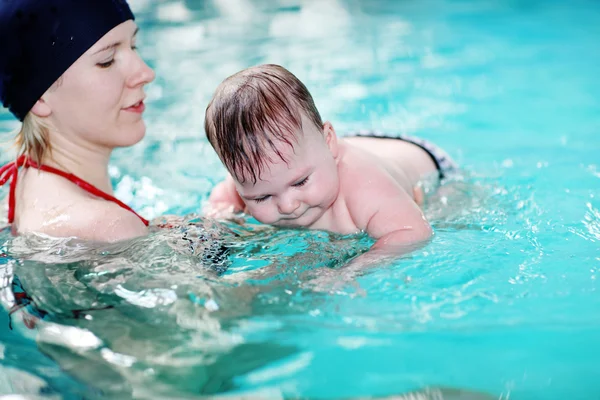 Schwimmbaby — Stockfoto