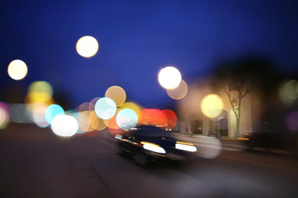Defocused natt gatubelysning bakgrund — Stockfoto