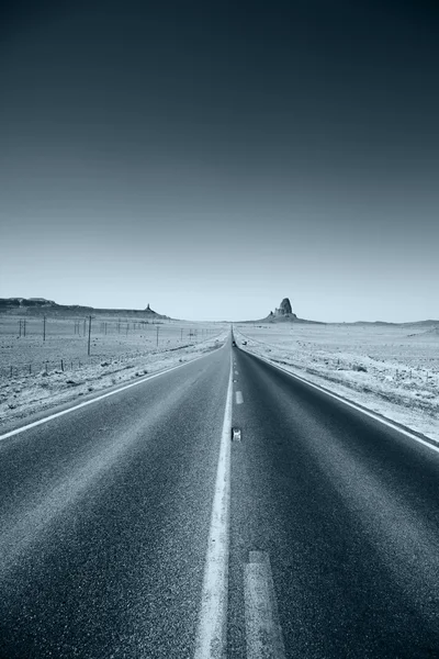 Road leading to the horizon — Stock Photo, Image