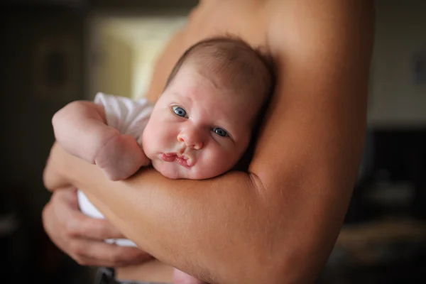 Bebé con padre —  Fotos de Stock