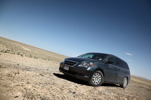 Carro no deserto — Fotografia de Stock