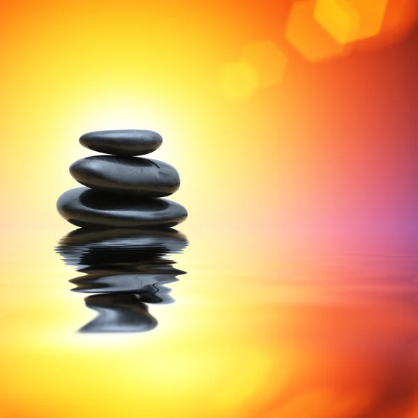 Zen pedras sobre flare fundo — Fotografia de Stock