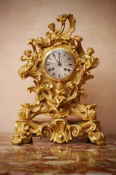 Vintage orologio d'oro . — Foto Stock