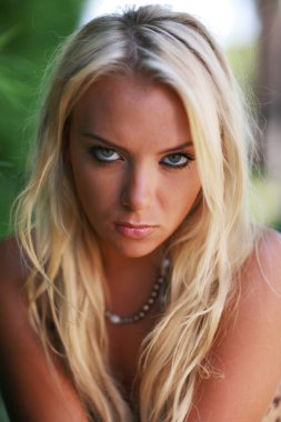 güzel sarışın yakın çekim