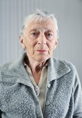 kadın kapalı kıdemli.