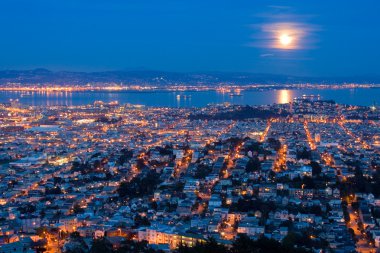 Dolunay san francisco yükselen