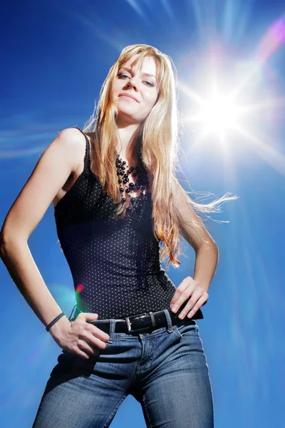 Beautiful girl over blue sky with hot sun. — Stock Photo, Image