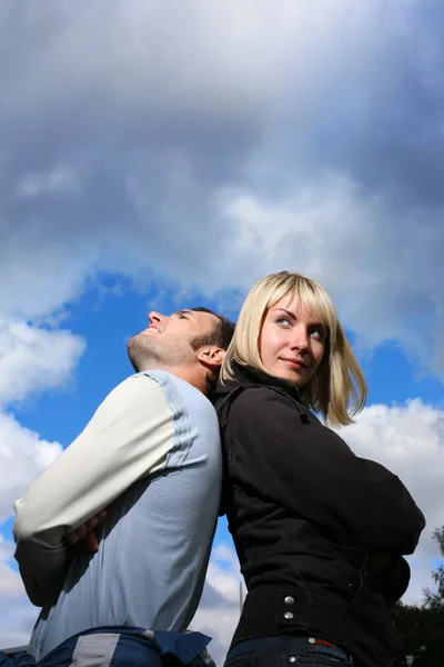 Pareja joven enamorada — Foto de Stock