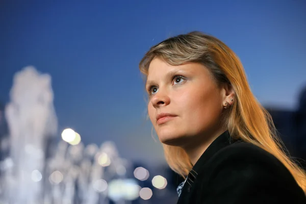 Blond girl over blue sky at sunset — Stock Photo, Image