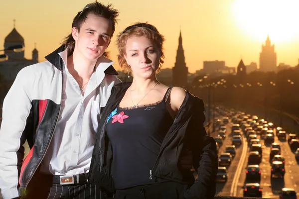 Young couple in Moscow city at sunset — Stock Photo, Image