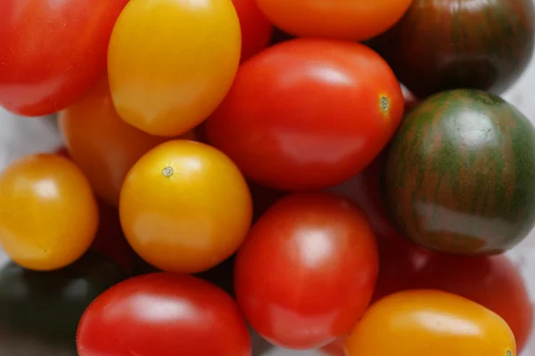 Tomates coloridos fundo — Fotografia de Stock