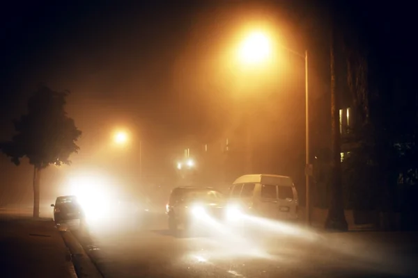 Foggy street di notte — Foto Stock