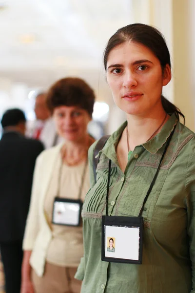 Two business women at trade show — Stock Photo, Image