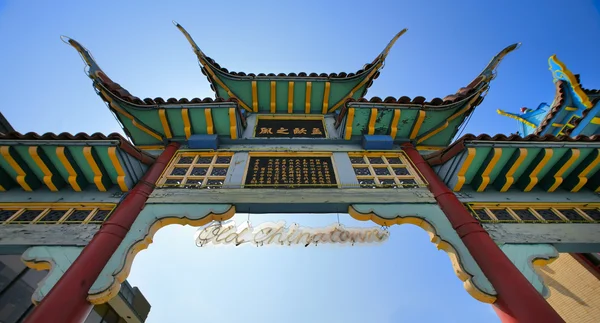 Ворота в китайский квартал в Лос-Анджелесе — стоковое фото