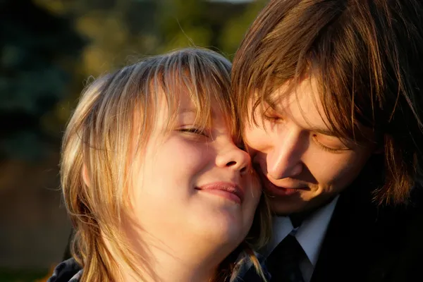 Young couple embracing — Stock Photo, Image