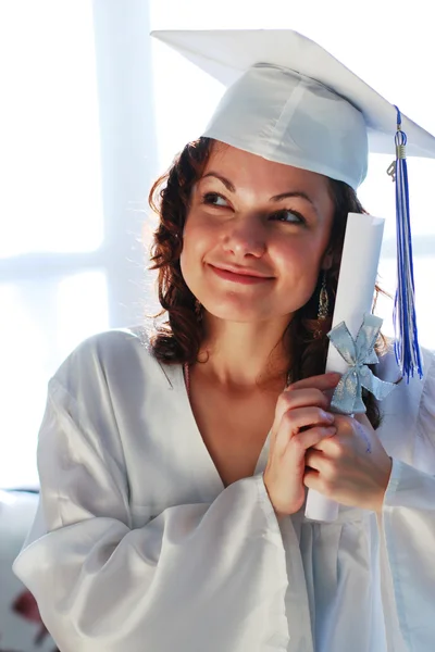 Sadece diploma ile mezun kadın. — Stok fotoğraf